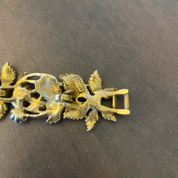 Vintage Gold tone and Green Floral Bracelet - Picture 12 of 13